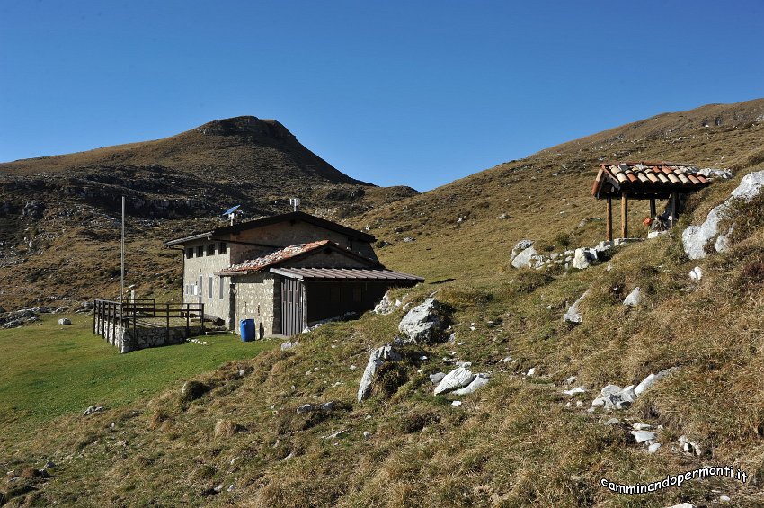 087 Rifugio baita Golla.JPG